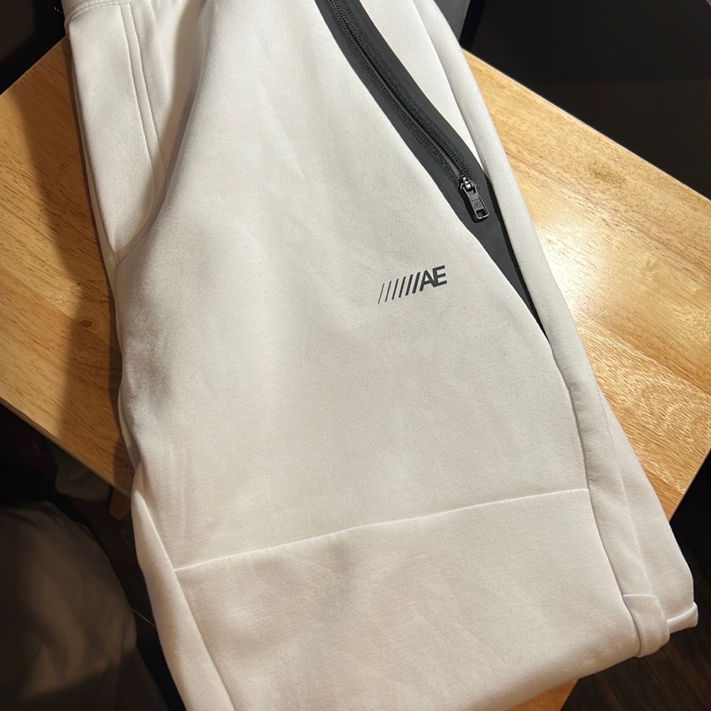 White American Eagle joggers size medium, never worn.